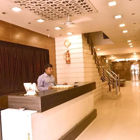 Hotel Milan Deluxe Νέο Δελχί Εξωτερικό φωτογραφία