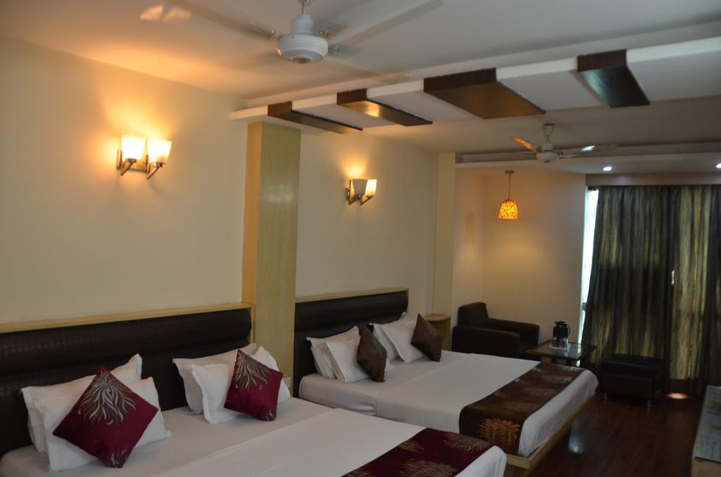 Hotel Milan Deluxe Νέο Δελχί Εξωτερικό φωτογραφία
