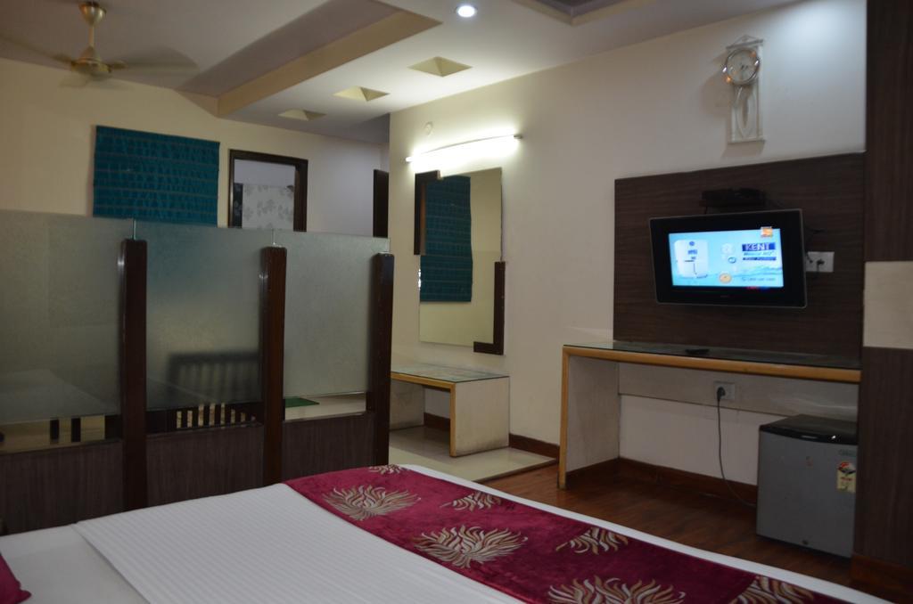 Hotel Milan Deluxe Νέο Δελχί Εξωτερικό φωτογραφία
