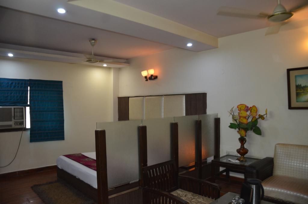 Hotel Milan Deluxe Νέο Δελχί Εξωτερικό φωτογραφία