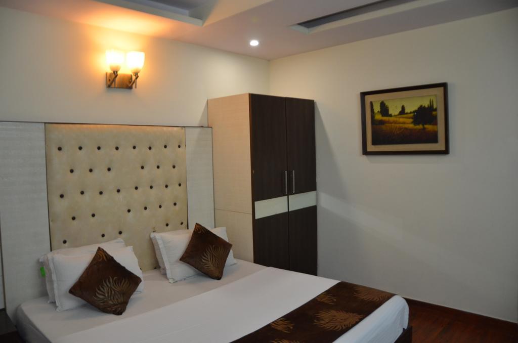 Hotel Milan Deluxe Νέο Δελχί Εξωτερικό φωτογραφία
