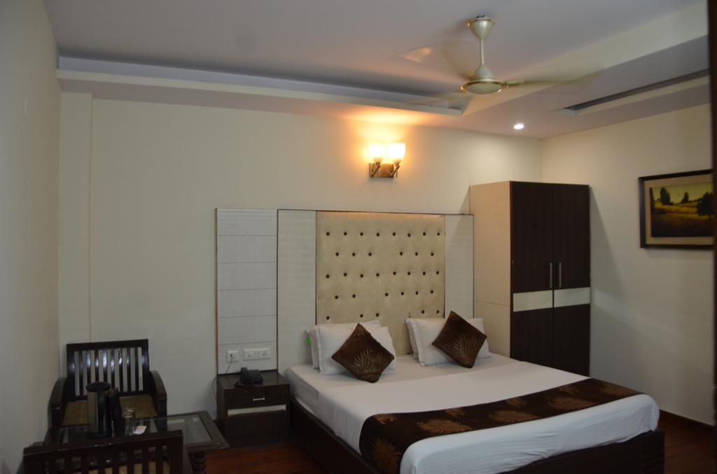 Hotel Milan Deluxe Νέο Δελχί Εξωτερικό φωτογραφία