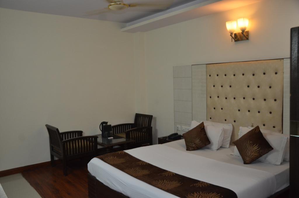 Hotel Milan Deluxe Νέο Δελχί Εξωτερικό φωτογραφία