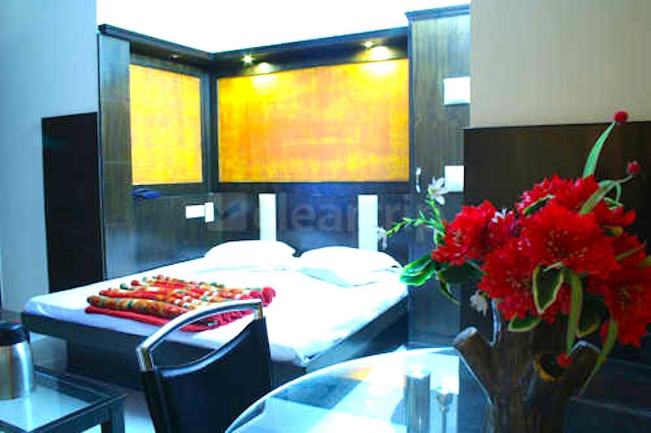 Hotel Milan Deluxe Νέο Δελχί Εξωτερικό φωτογραφία