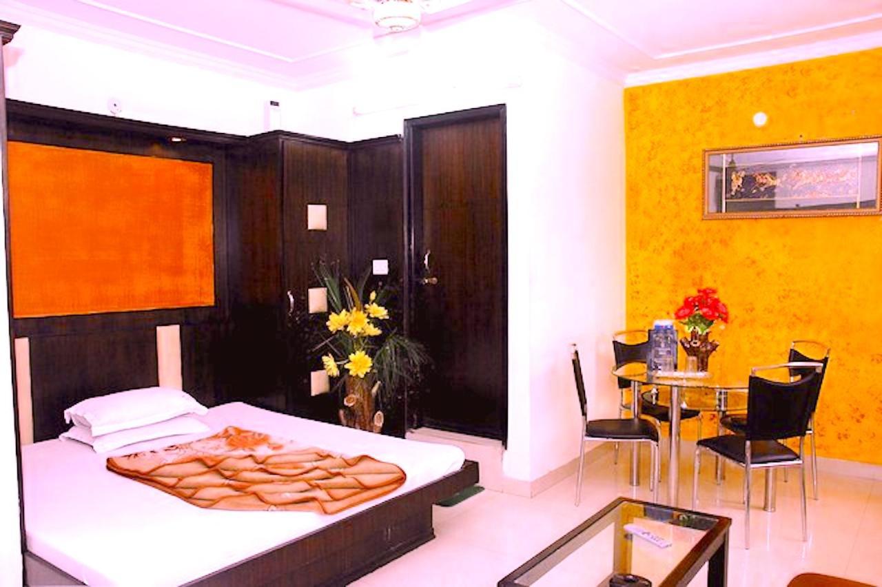 Hotel Milan Deluxe Νέο Δελχί Εξωτερικό φωτογραφία