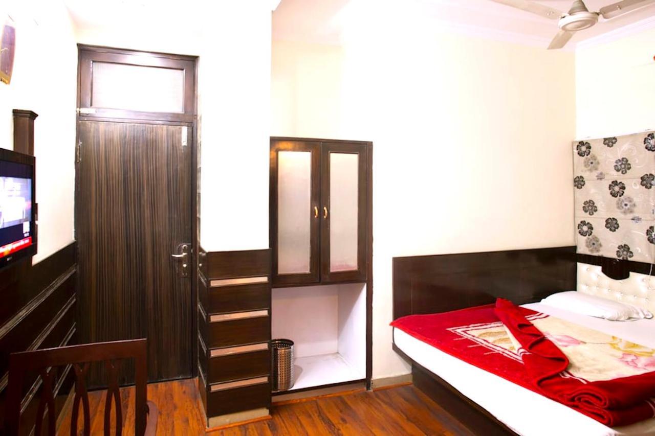 Hotel Milan Deluxe Νέο Δελχί Εξωτερικό φωτογραφία