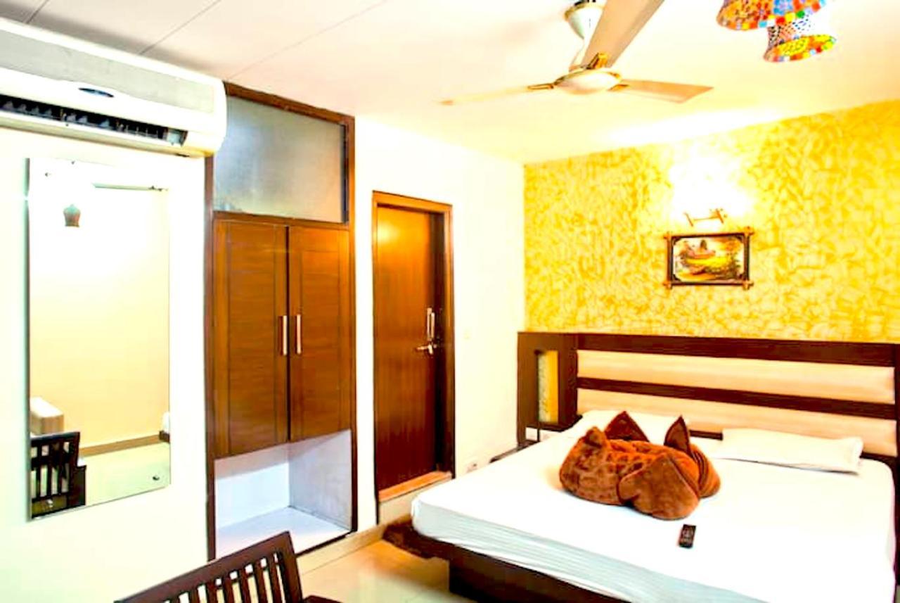 Hotel Milan Deluxe Νέο Δελχί Εξωτερικό φωτογραφία